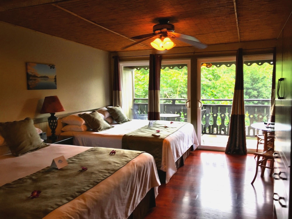 Studio Suite, 2 King Beds, Mountain View