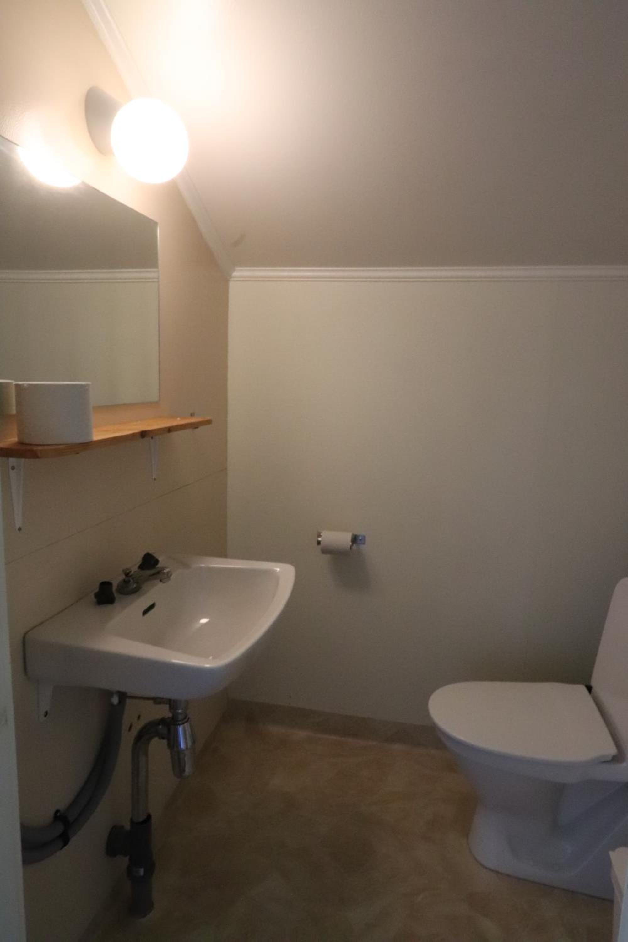 Twin Room with Shared Bathroom photo 2