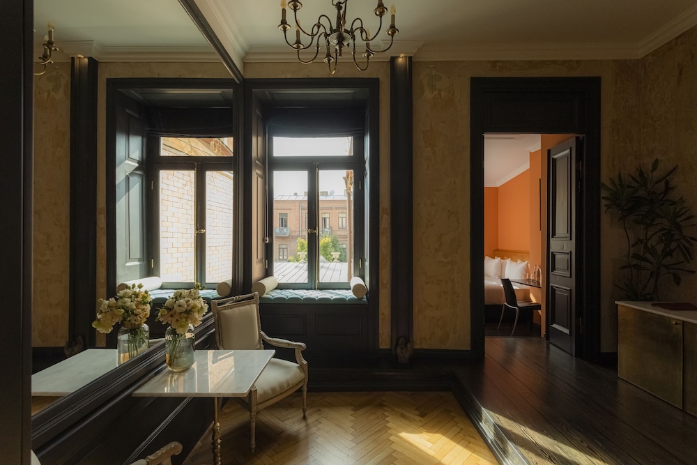 Junior Studio Suite, 1 Bedroom, Balcony, City View photo 2
