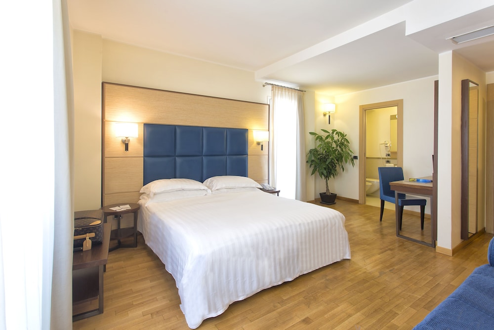 Executive Quadruple Room - Photo 1