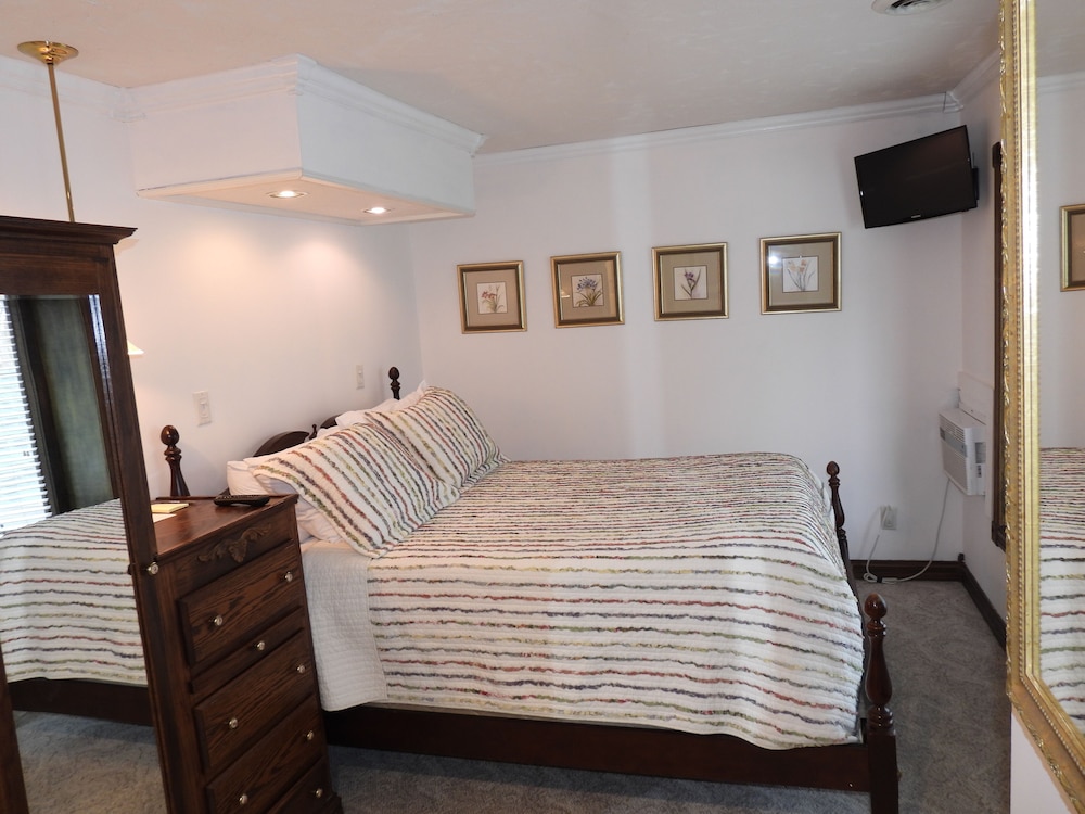 Deluxe Room, 1 Queen Bed, Fireplace photo 3