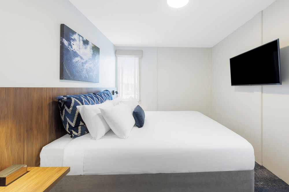 Executive Suite - Photo 2