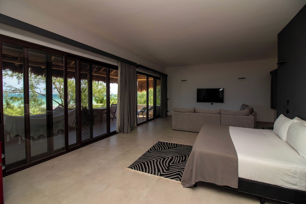 MASTER SUITE - Photo 1