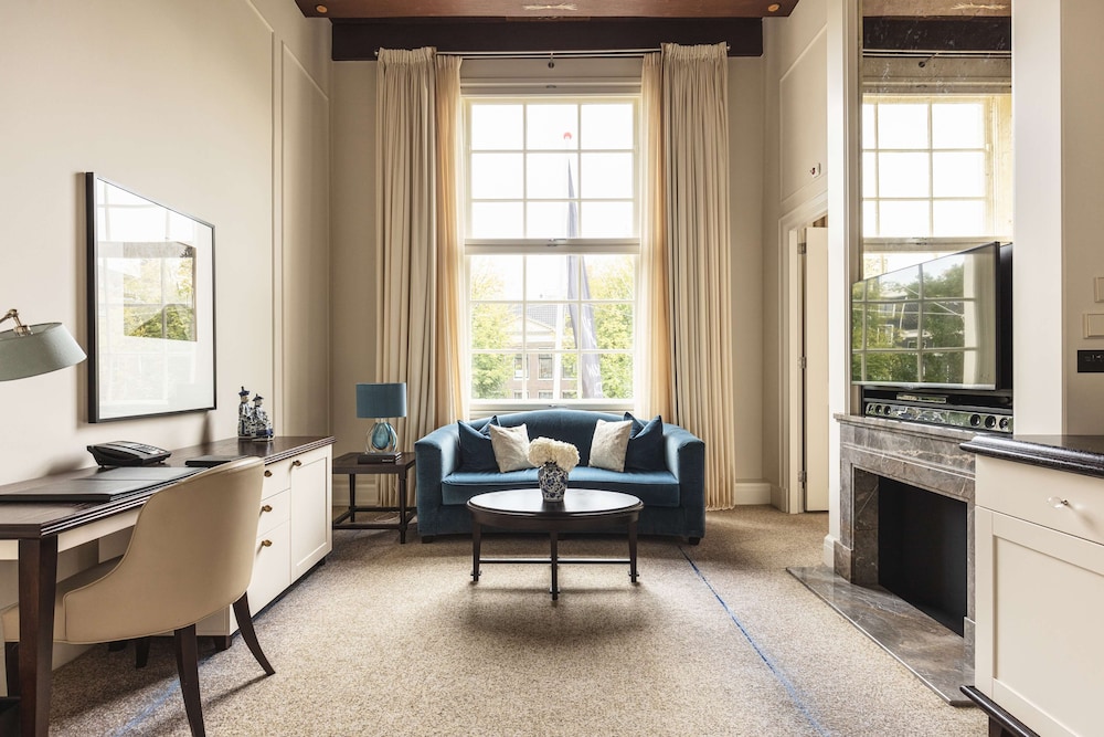 Luxury Suite, 1 King Bed (Backer Suite)