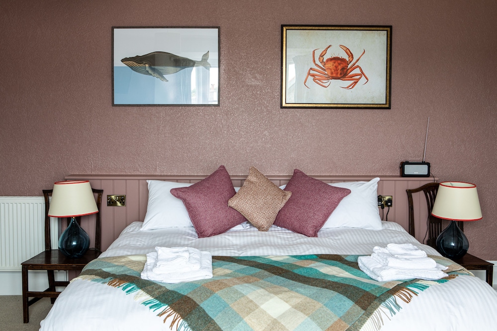 Superior Double Or Twin Room, Ensuite - Photo 1