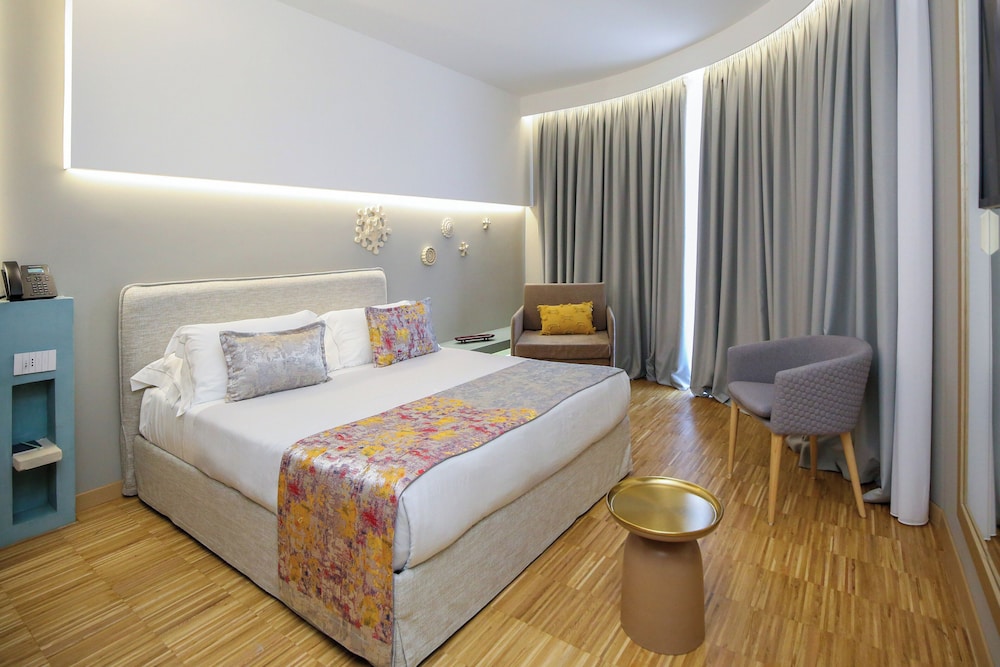 Superior Room, Jetted Tub