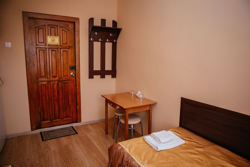 Economy Twin Room, 2 Twin Beds, Non Smoking photo 3
