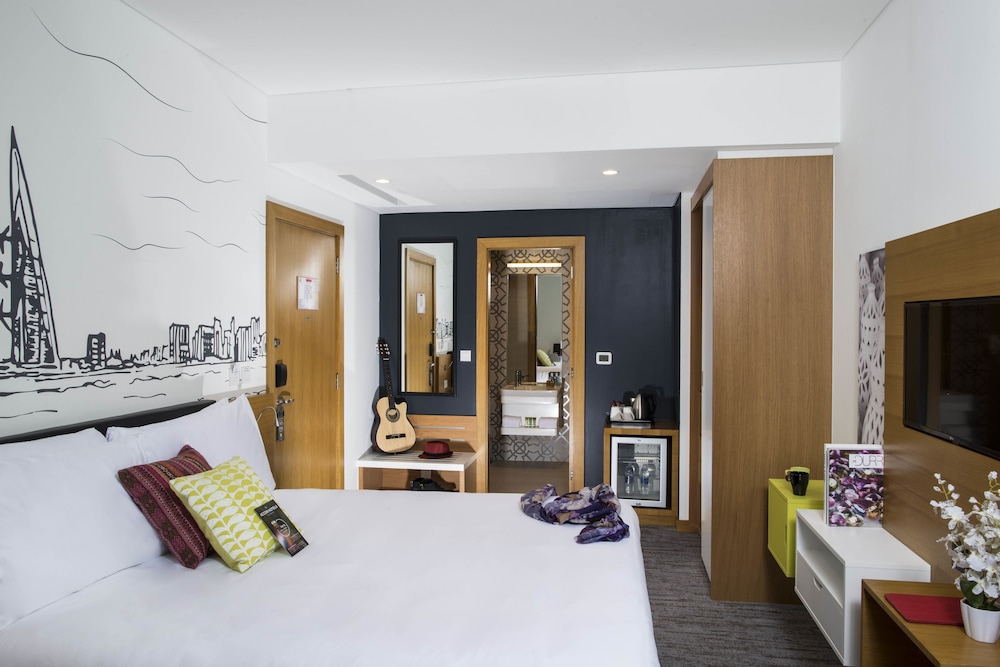 Standard Suite, 2 Twin Beds, City View photo 2