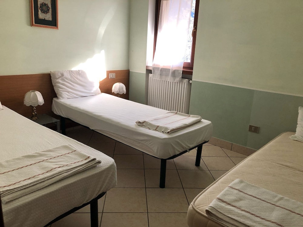 Standard Apartment, 2 Bedrooms, Ground Floor photo 3