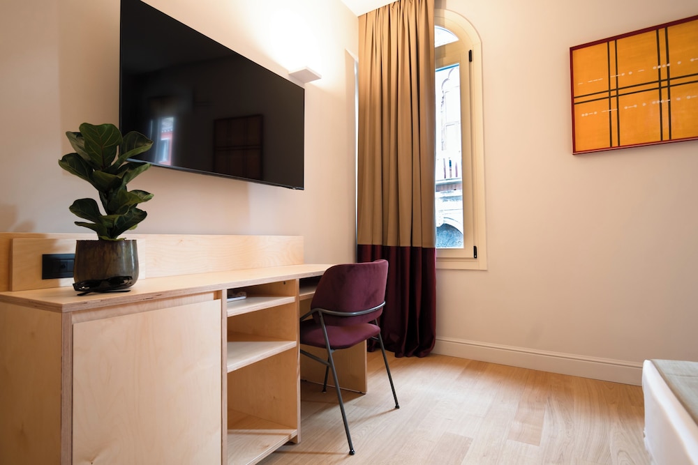 Luxury Suite, City View photo 2