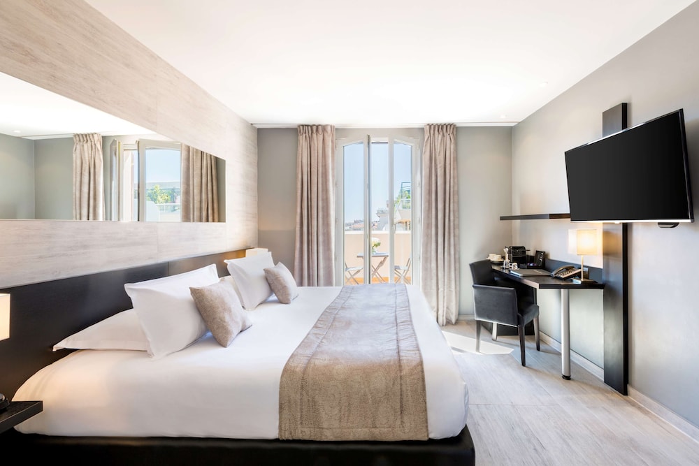 Deluxe Room, 1 King Bed, Non Smoking, Terrace - Photo 15