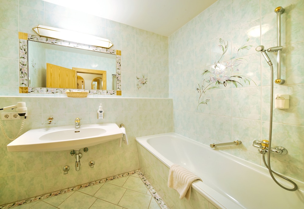 Standard Double Room, Balcony (North) photo 2