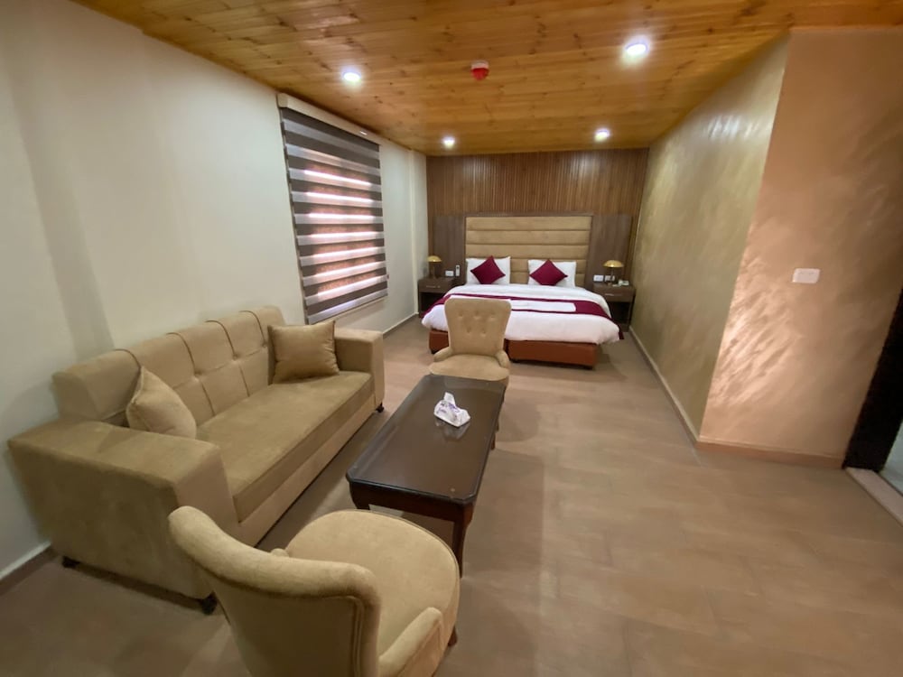 Studio Suite, City View
