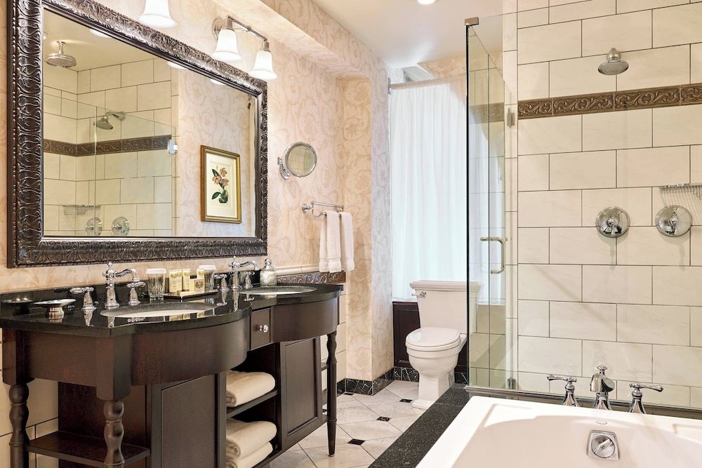 Signature Room, 2 Queen Beds, City View thumbnail 6