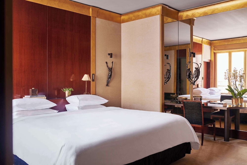 Diplomatic Suite
