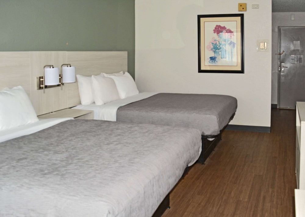 Room, 2 Queen Beds, Non Smoking photo 3