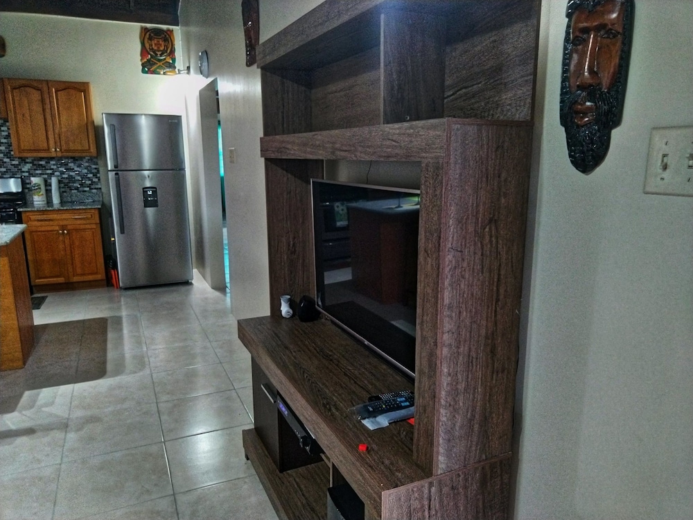 House, 2 Bedrooms photo 3