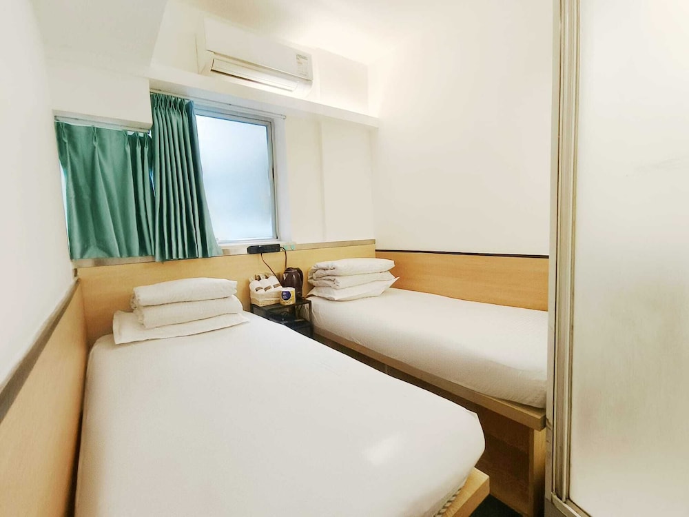 Standard Twin Room - Photo 11
