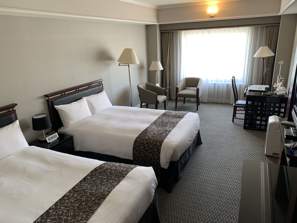 Twin Room, Non Smoking (Royal Floor) photo 2