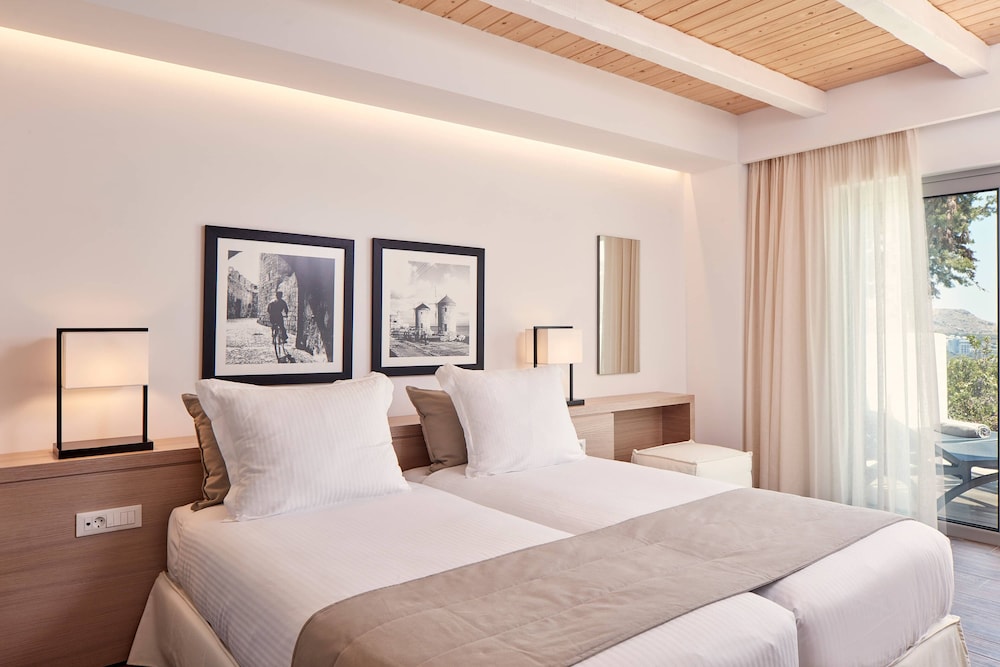 Exclusive Room, Private Pool, Sea View - Photo 7