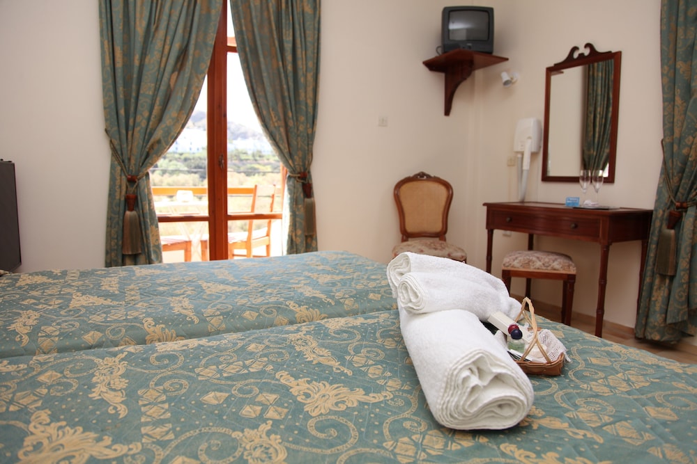 Superior Double or Twin Room, Sea View - Photo 2