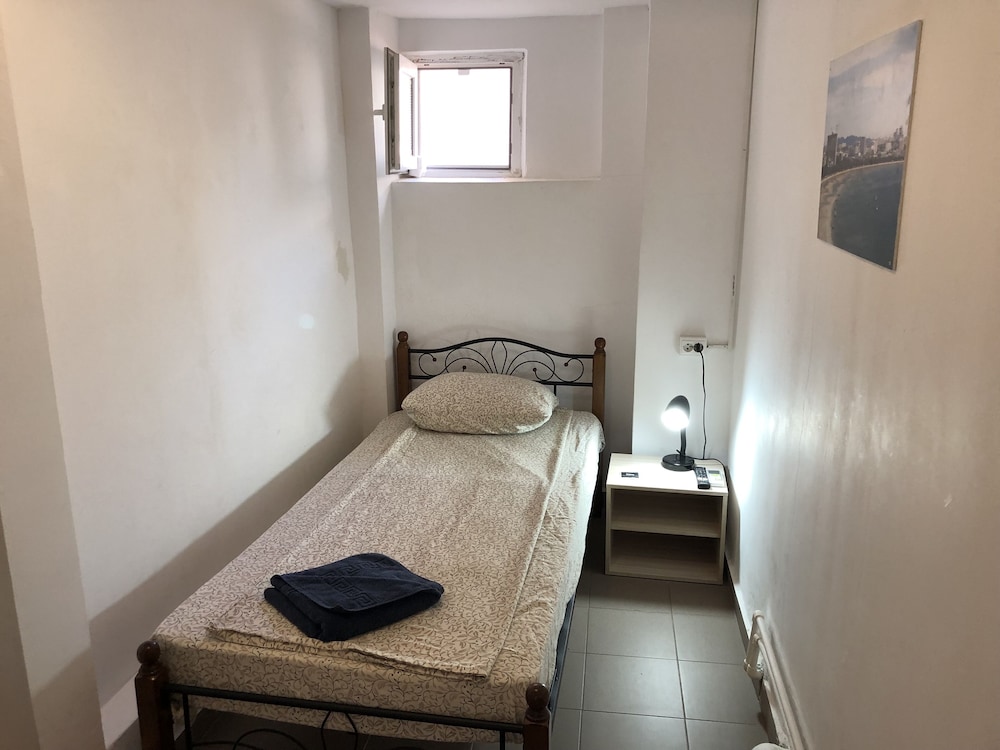 Basic Single Room photo 1