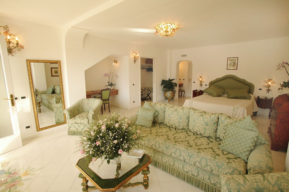 Deluxe Junior Suite, Partial Sea View photo 2