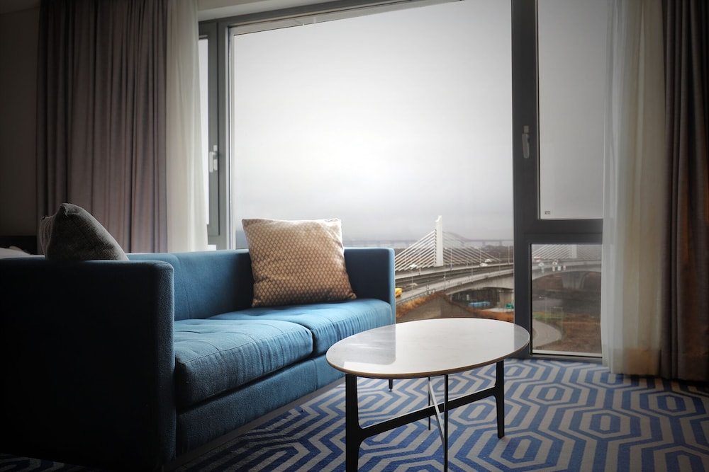 Premier Suite Room (Complimentary Pool Access for 2) - Photo 6