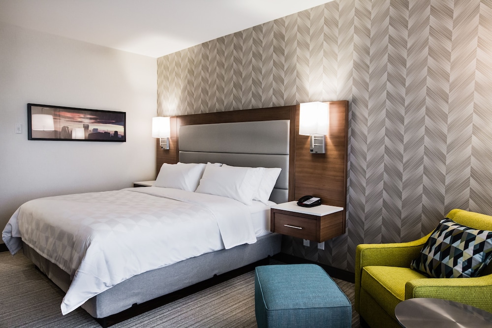 Standard Room, 1 King Bed (Walk-In Shower)