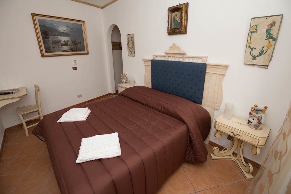 Luxury Room, Jetted Tub photo 2