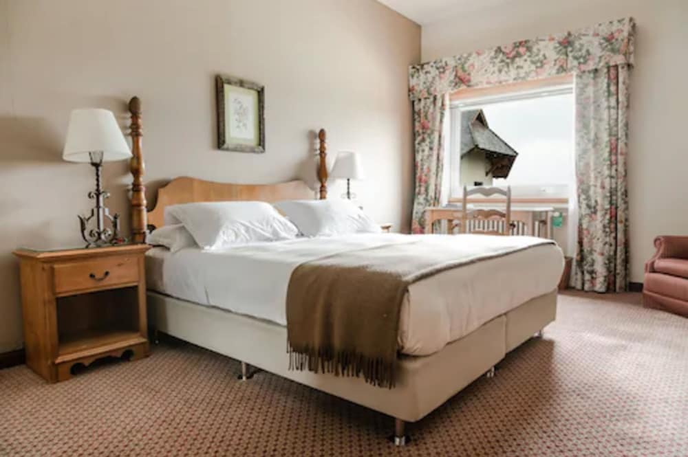 Standard Room, 1 Queen Bed, Lake View