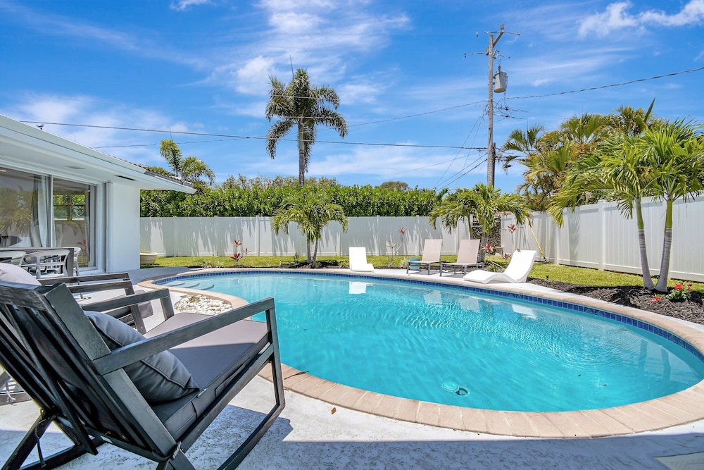 Family House, Pool View