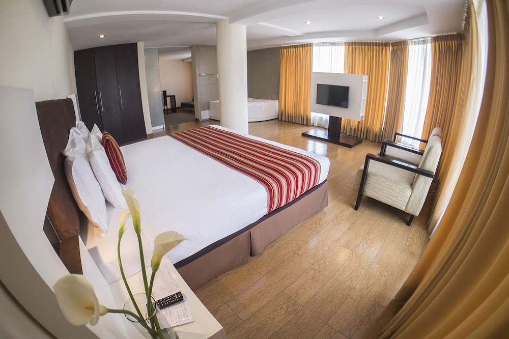 Suite, Jetted Tub