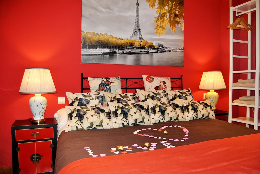 Romantic Apartment, 1 Bedroom, Hot Tub, Mountainside photo 3