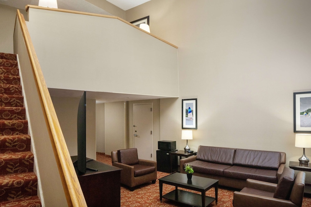 Suite, 1 King Bed photo 1