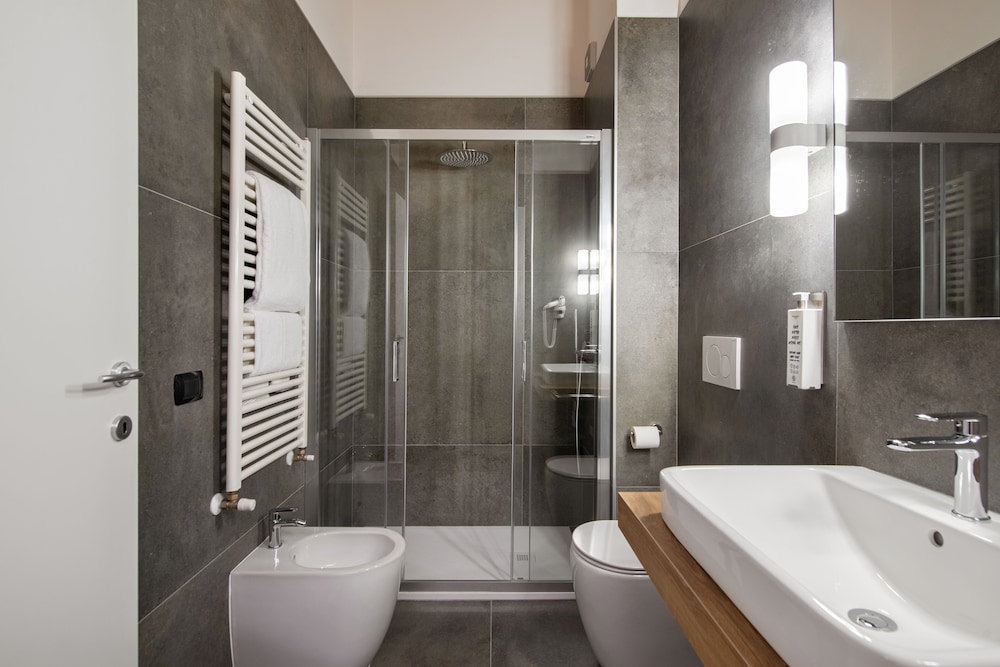 Deluxe Double Room - Photo 24