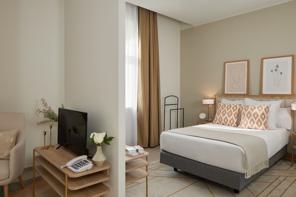 Studio, Multiple Beds