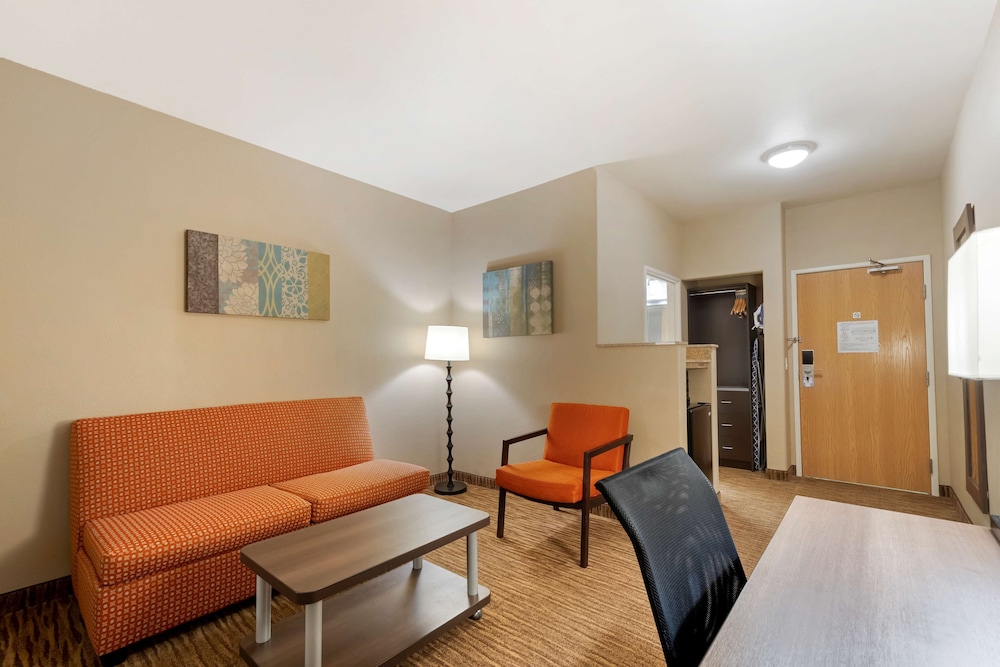 Suite, 2 Double Beds, Non Smoking, Refrigerator & Microwave - Photo 3
