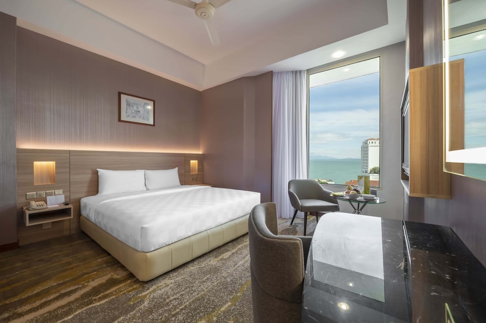 Superior Room, 1 King Bed