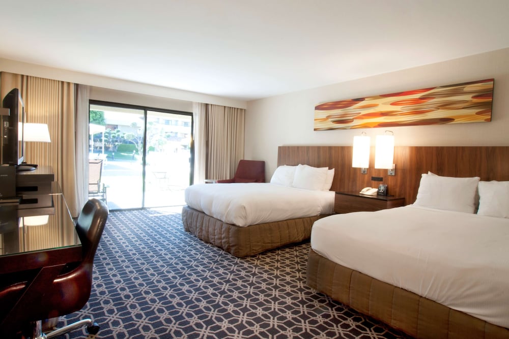 Room, 2 Queen Beds, Non Smoking, Poolside - Photo 1