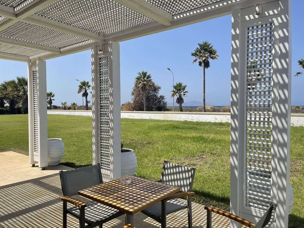 Beach House - Photo 1
