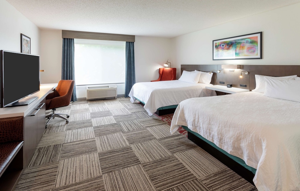 Room, 2 Queen Beds, Accessible, Bathtub - Photo 5