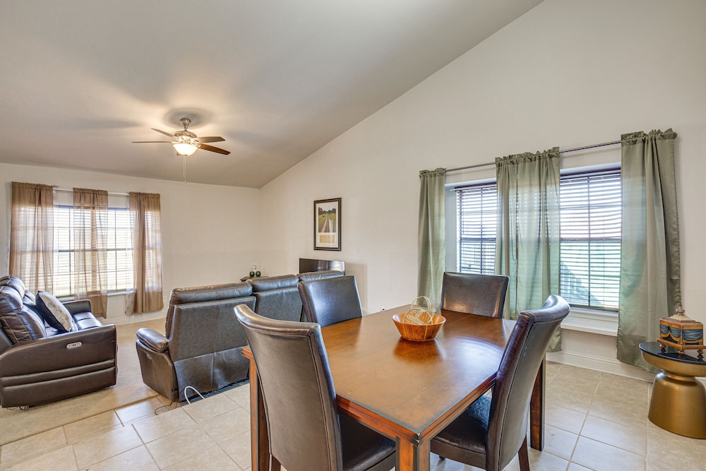 House (4 Bedrooms) photo 2