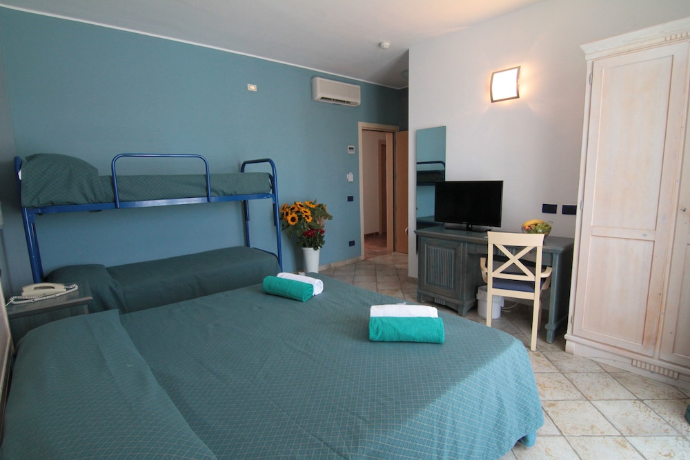 Quadruple Room photo 1