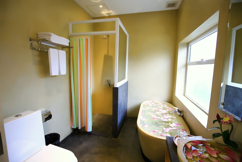 Triple Room, Non Smoking, Pool View photo 3