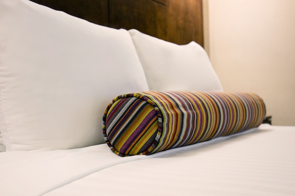Deluxe Room, 1 King Bed, Non Smoking - Photo 2