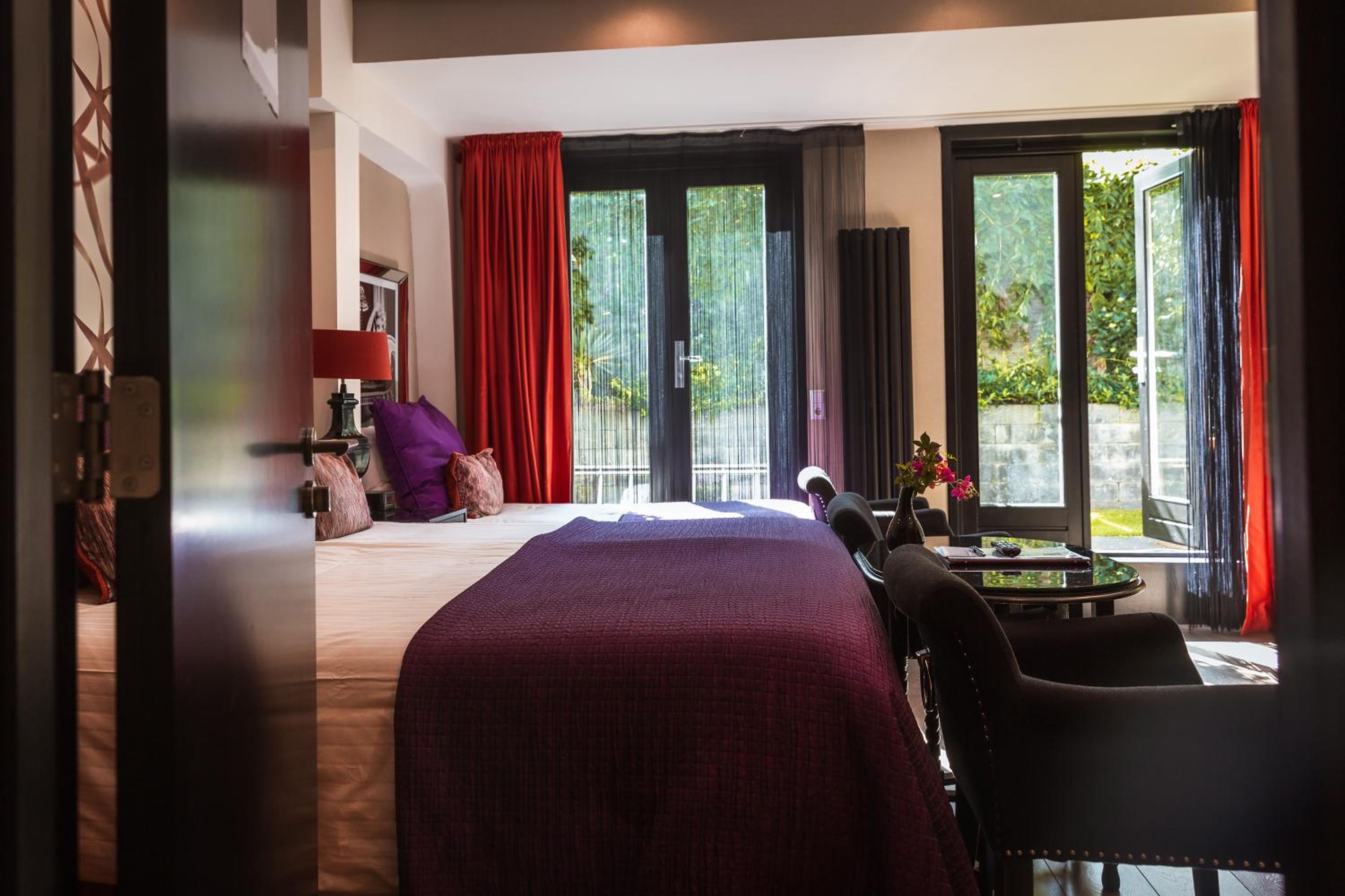 Large  Luxury Triple Room with Garden View photo 3