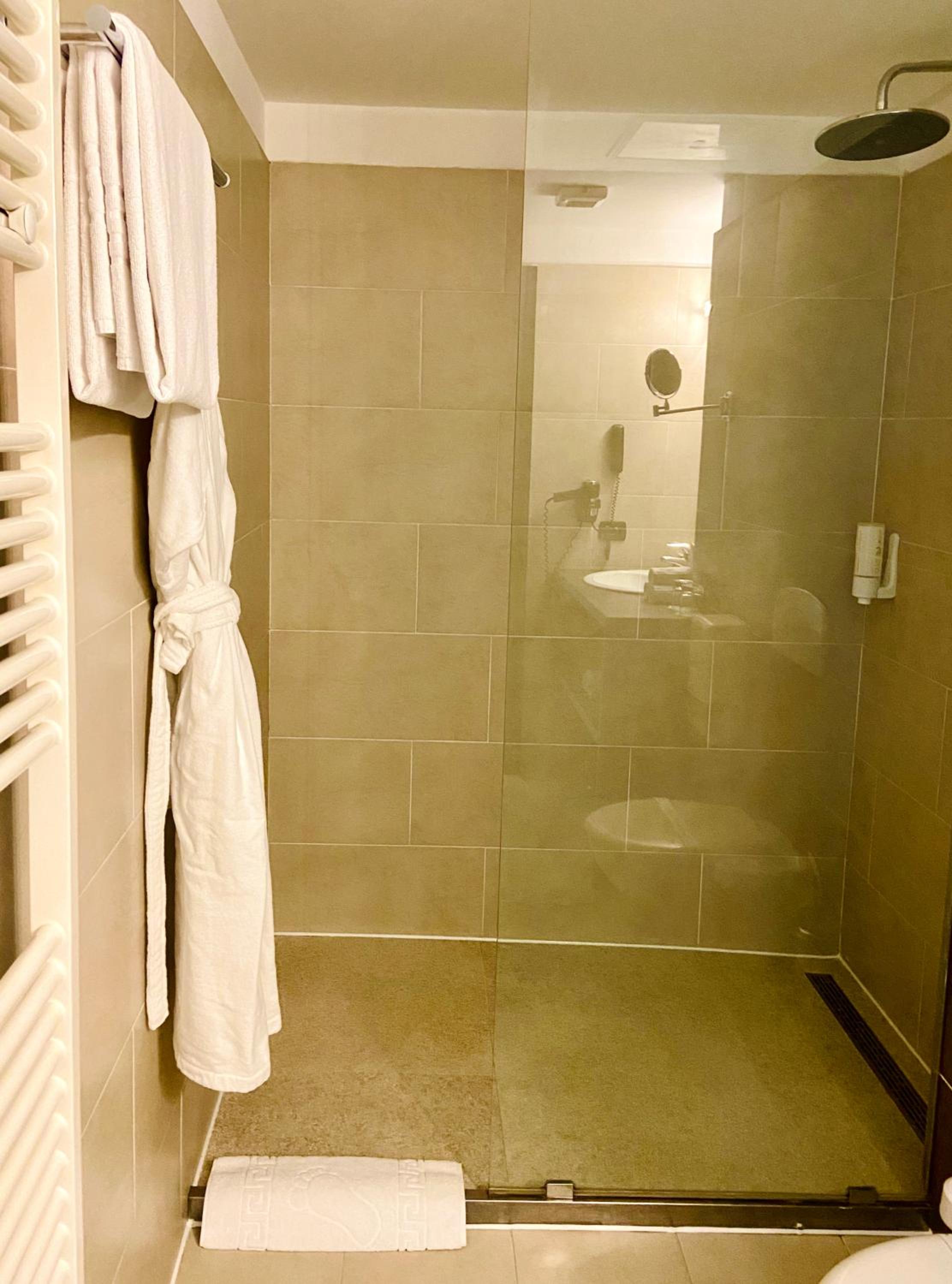 Executive Double Room - Photo 9