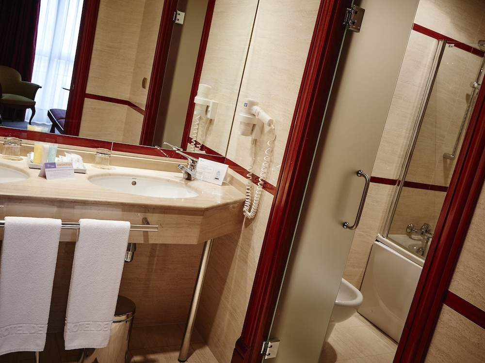 Standard Double Room - Photo 14