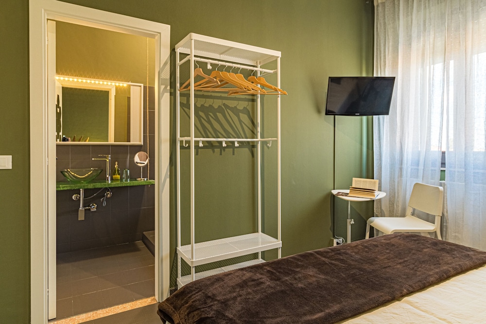 Design Double Room, Hill View photo 3